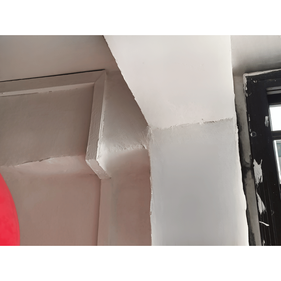 white cleaned ceiling pillar